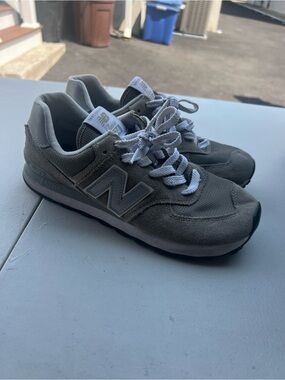 New Balance 574 Core Grey White ML574EVG Suede Running Shoes Men’s 8.5 Women’s10